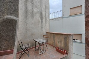 Outdoor dining - Room 'Casa Del Pensatore' with Balcony (San Marco D'alunzio)