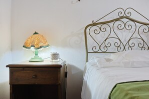 1 bedroom, free WiFi, bed sheets - Room 'Casa Del Pensatore' with Balcony (San Marco D'alunzio)