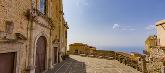 Room 'Casa Dello Aromatario' with Private Terrace