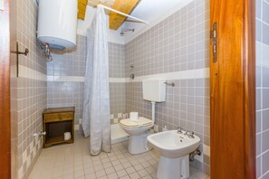 Ducha, secador de pelo, toallas