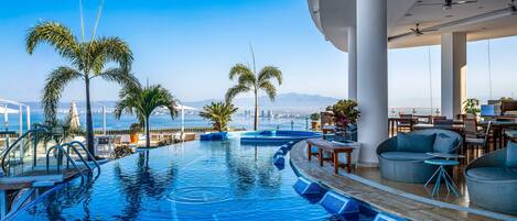 3 outdoor pools, sun loungers