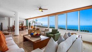 Deluxe Penthouse, 4 Bedrooms, Balcony, Ocean View | Living area
