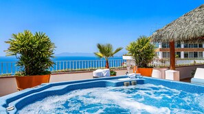 Ático Deluxe, 4 habitaciones, balcón, vistas al mar | Bañera de hidromasaje privada