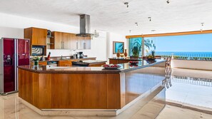 Penthouse Deluxe - 4 sovrum - balkong - havsutsikt | Eget kök