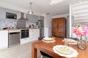 Fridge, microwave, oven, stovetop