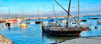 Holiday Home 'Ty Glou Maison Charmante' with Private Terrace, Private Garden and Wi-Fi