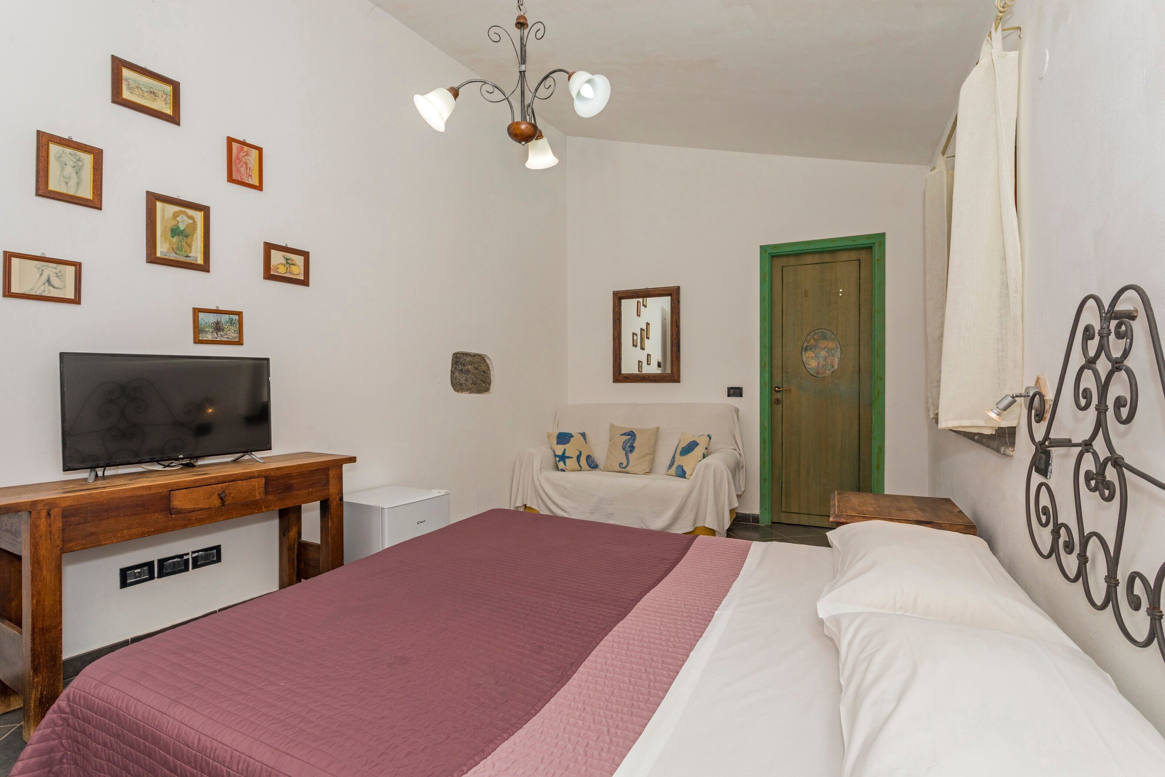 1 quarto, Wi-Fi de cortesia, roupa de cama