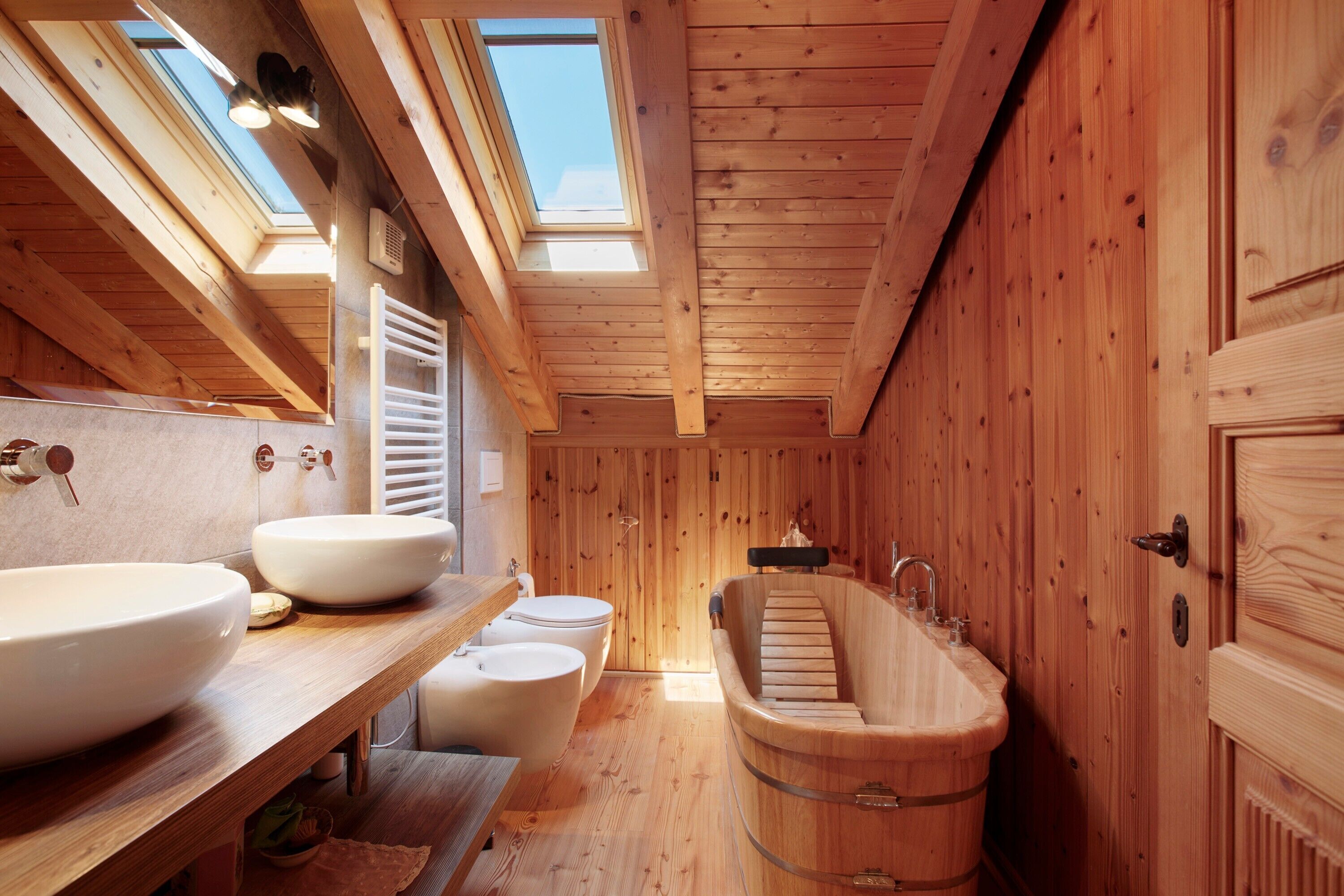 Douche, sèche-cheveux, serviettes fournies