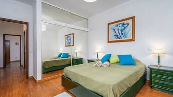 3 bedrooms, iron/ironing board, free WiFi, bed sheets