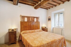 2 soverom, strykejern/-brett, wi-fi (inkludert) og sengetøy