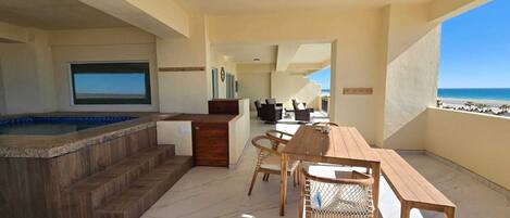 تناول الطعام بالخارج