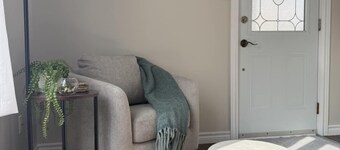 Stunning views of the bay and close to all amenities!