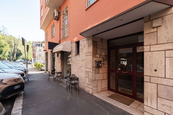 تفاصيل الفندق من الخارج