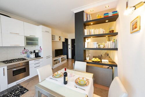 GuestHost - Cozy Flat 700mt from the Sea + Parking