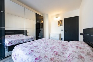 1 bedroom, iron/ironing board, WiFi, bed sheets - GuestHost - Cozy Flat 700mt from the Sea + Parking (Francavilla al Mare)