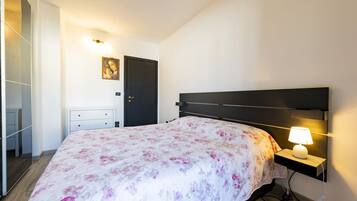 1 Schlafzimmer, BĂŒgeleisen/BĂŒgelbrett, WLAN, BettwĂ€sche