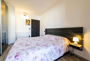 1 室のベッドルーム、アイロン / アイロン台、WiFi、ベッドシーツ