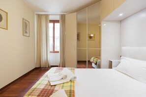 1 habitación, tabla de planchar con plancha, wifi y ropa de cama 