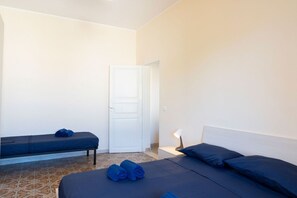 4 bedrooms, iron/ironing board, WiFi, bed sheets - Cozy detached villa of 156 sqm, on two levels, able to accommodate up to 9 people. The property is located in Pizzolungo, a coastal hamlet of Erice, an oasis of peace overlooking the crystalline sea of ​​​​western Sicily. A few minutes from Trapa (Pizzolungo)