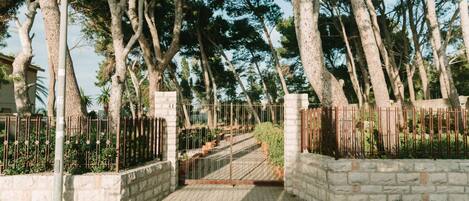 Enceinte de lâhĂ©bergement