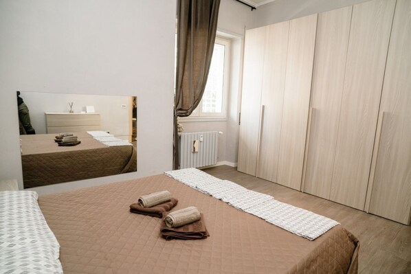 2 chambres, fer et planche à repasser, Wi-Fi, draps fournis
