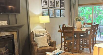 Cozy 2BR/2BA Coolin Getaway Steps Away From Priest Lake, Shops, Food, and Trails