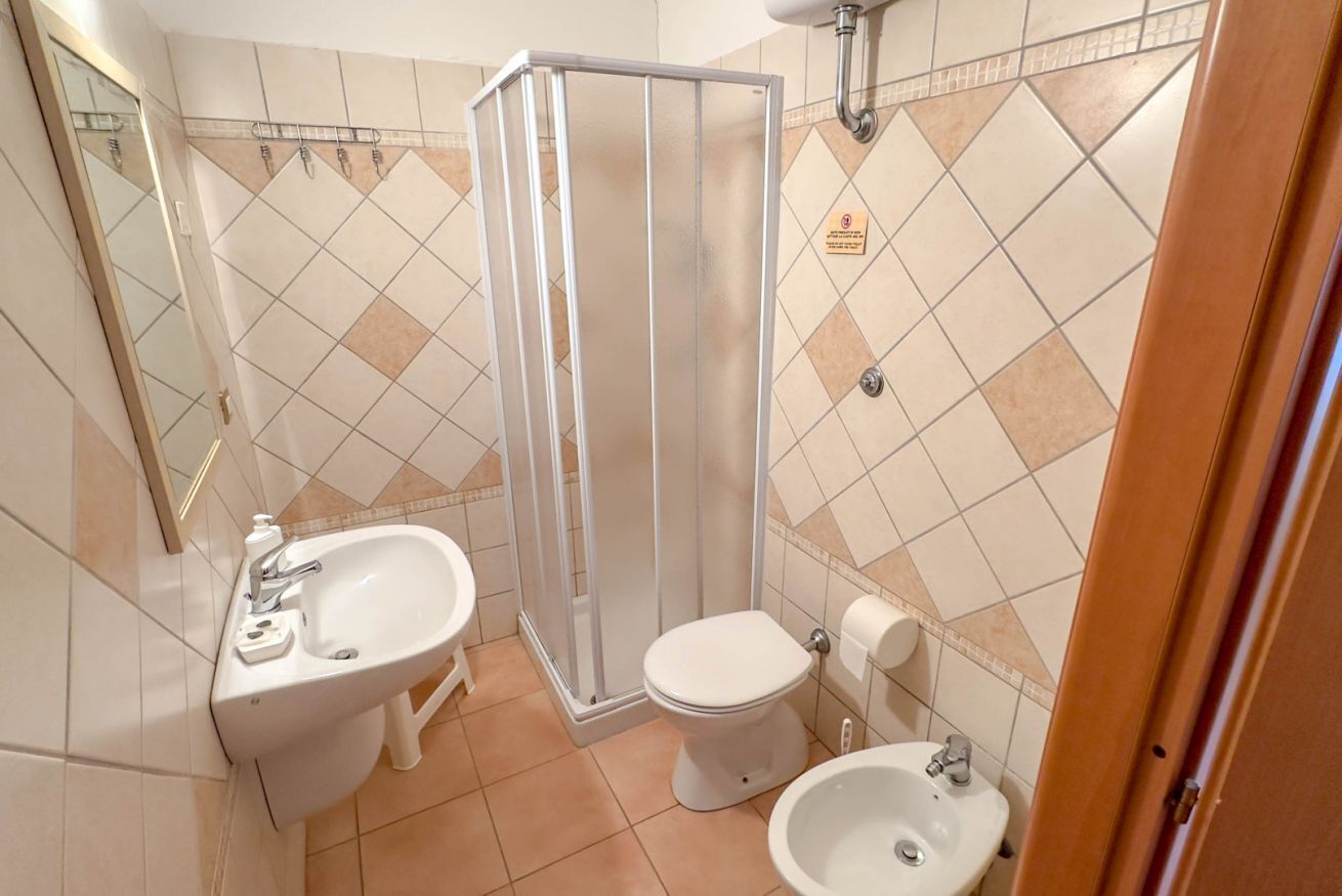 Dusche, Haartrockner, Bidet, Handtücher