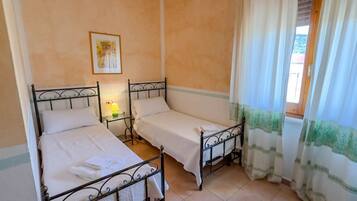 1 slaapkamer, een bureau, gratis wifi, beddengoed