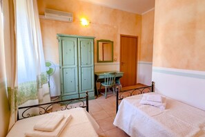 1 slaapkamer, een bureau, gratis wifi, beddengoed