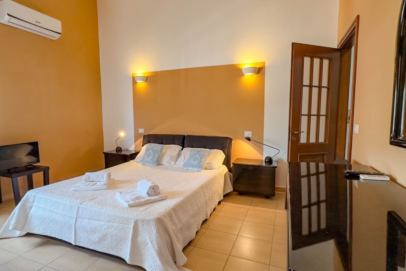 1 slaapkamer, een bureau, gratis wifi, beddengoed