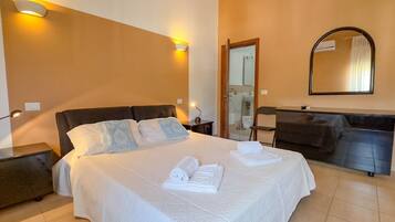 1 slaapkamer, een bureau, gratis wifi, beddengoed