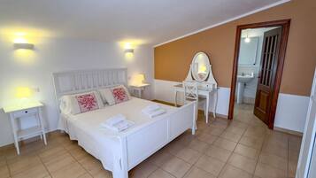 1 chambre, bureau, Wi-Fi gratuit, draps fournis
