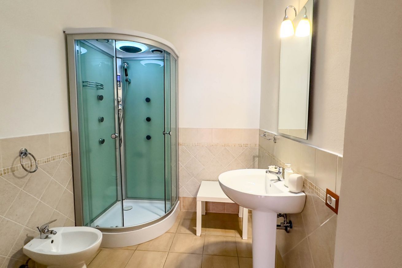 Dusche, Haartrockner, Bidet, Handtücher