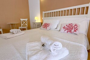 1 habitación, escritorio, wifi gratis y ropa de cama 