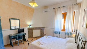 1 bedroom, desk, WiFi (free), bed sheets
