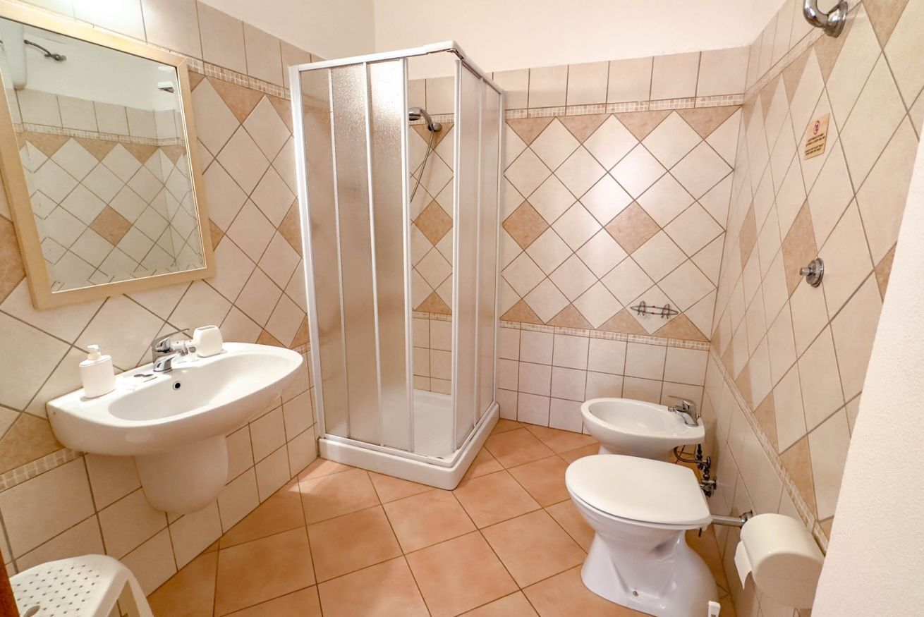Dusche, Haartrockner, Bidet, Handtücher