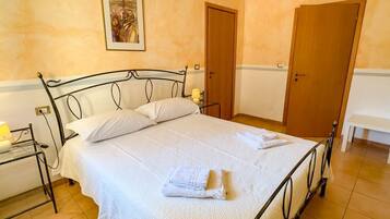1 slaapkamer, een bureau, gratis wifi, beddengoed