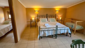 1 bedroom, desk, WiFi (free), bed sheets