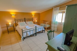 1 slaapkamer, een bureau, gratis wifi, beddengoed