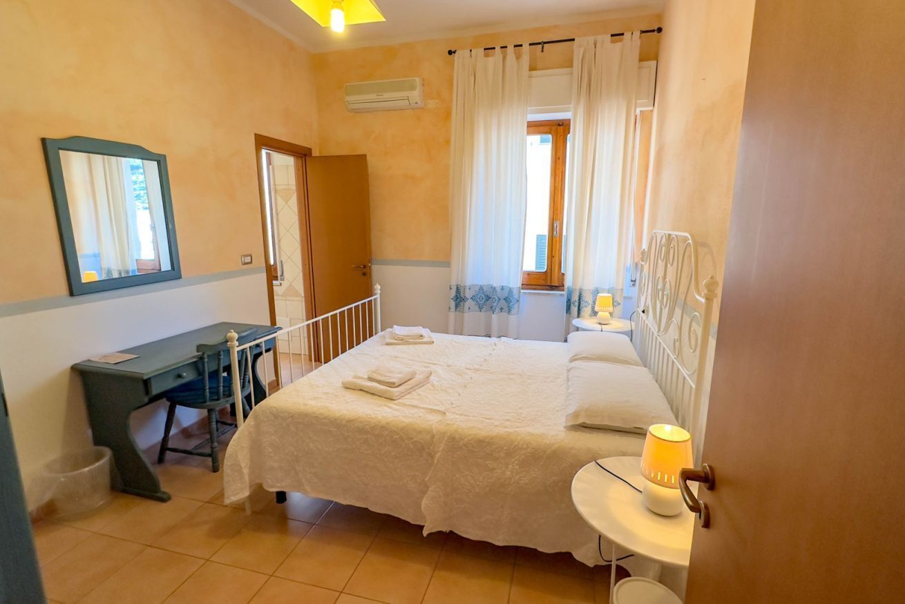 1 bedroom, desk, free WiFi, bed sheets