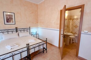 1 bedroom, desk, free WiFi, bed sheets