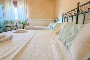 1 chambre, bureau, Wi-Fi gratuit, draps fournis