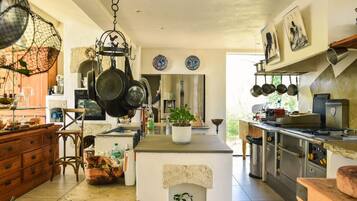 Réfrigérateur, four, plaque de cuisson, lave-vaisselle