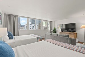 Bureau, fer et planche à repasser, lit parapluie, Wi-Fi