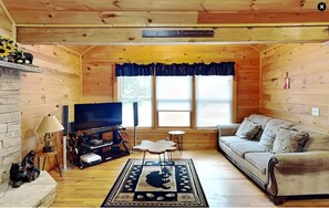 Smart TV, fireplace - Morning Mist Cabin – Arts & Crafts Gatlinburg, Hot Tub, Game Room (Gatlinburg)