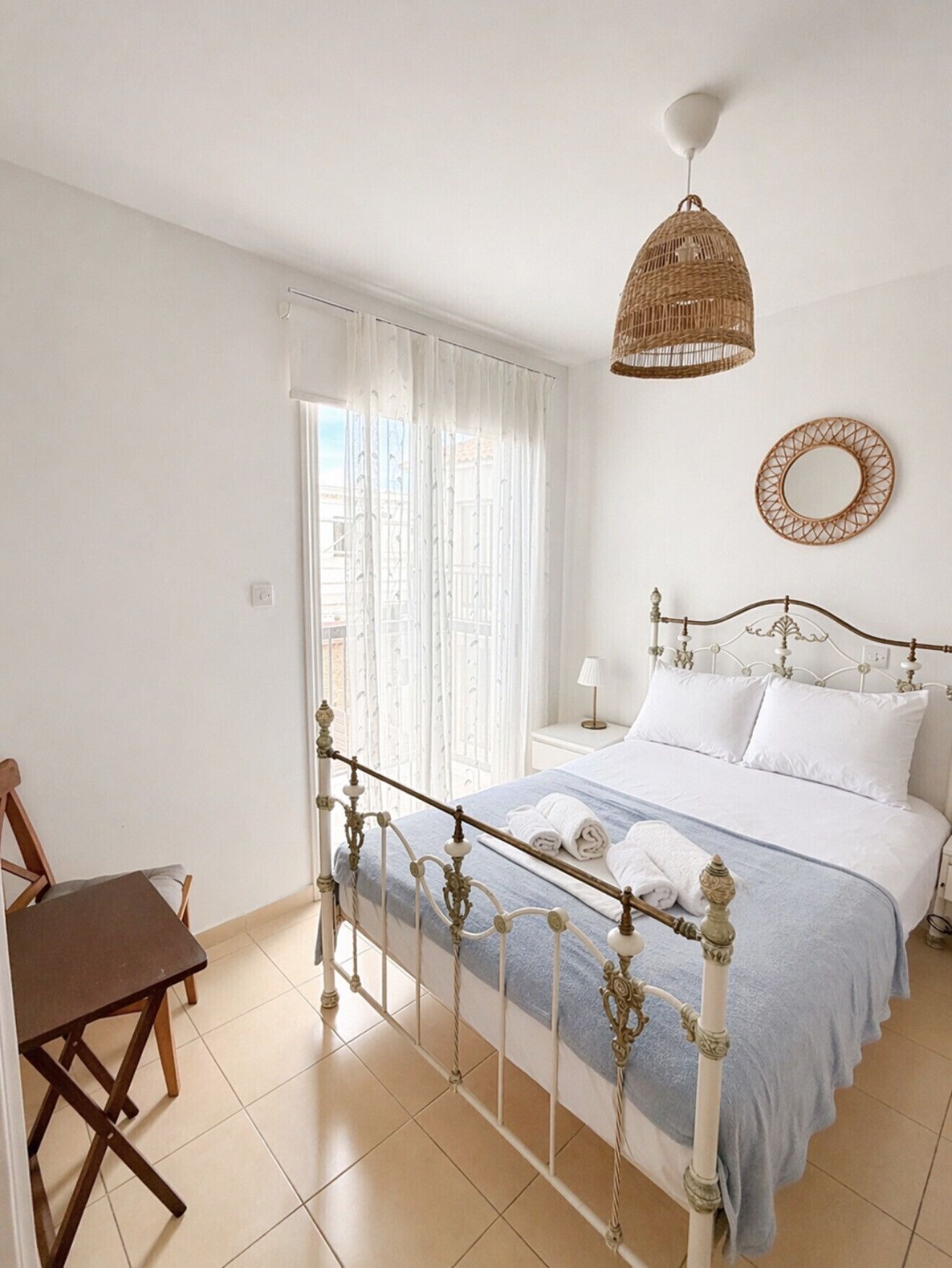 3 slaapkamers, een strijkplank/strijkijzer, gratis wifi, beddengoed