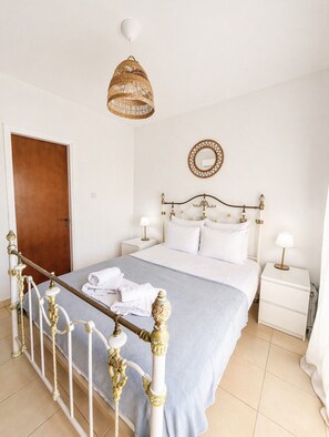 3 dormitorios, tabla de planchar con plancha, wifi gratis y ropa de cama