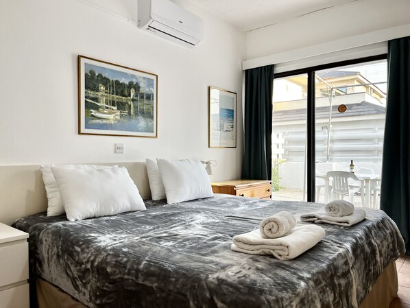 Iron/ironing board, free WiFi, bed sheets