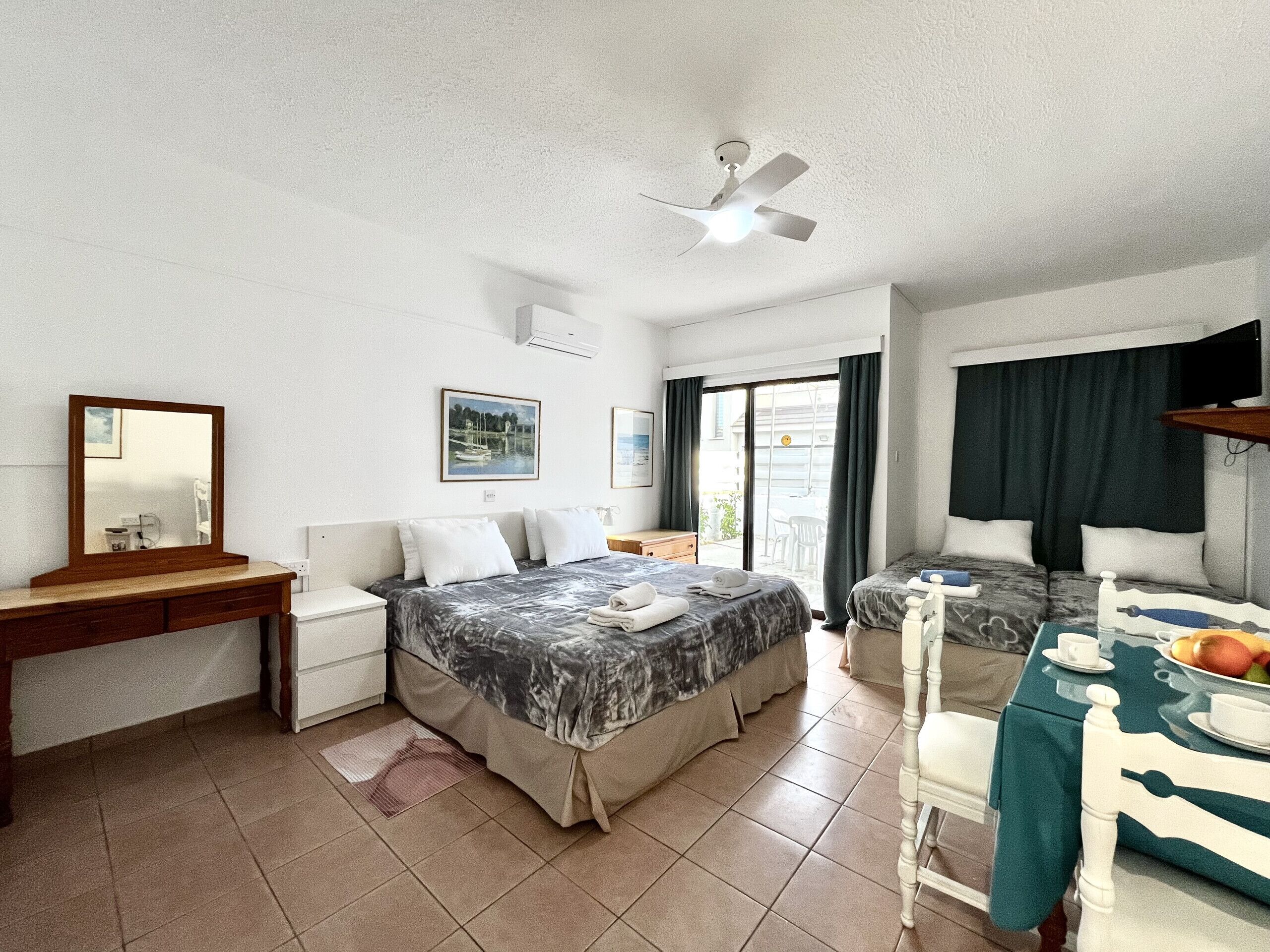 Iron/ironing board, free WiFi, bed sheets