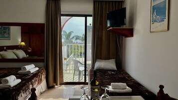Iron/ironing board, WiFi (free), bed sheets
